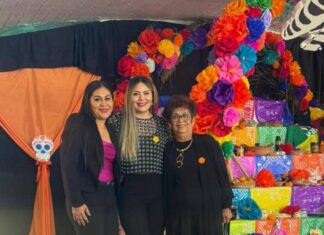 Regidora Ma. Guadalupe Salas Torres Asiste como invitada especial a exhibición de altar en memoria del Profr. Ismael de la Cruz Mendoza