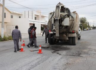 Comapa Continúa realizando Trabajos de Limpieza y Desazolve en la Red de Alcantarillado Sanitario